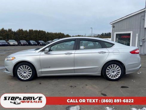Used 2013 Ford Fusion SE image 2