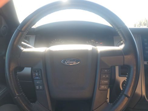 Used 2017 Ford Expedition XLT image 17