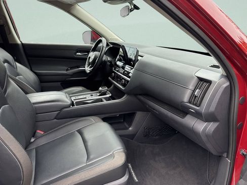 Certified 2023 Nissan Pathfinder SL w/ SL Premium Package FWD image 19