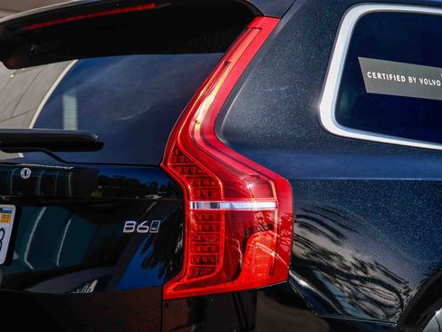 Used 2023 Volvo XC90 B6 Core w/ Climate Package image 9