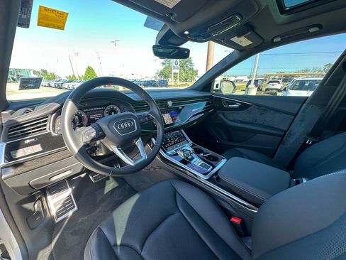 Used 2025 Audi Q8 Premium Plus image 10