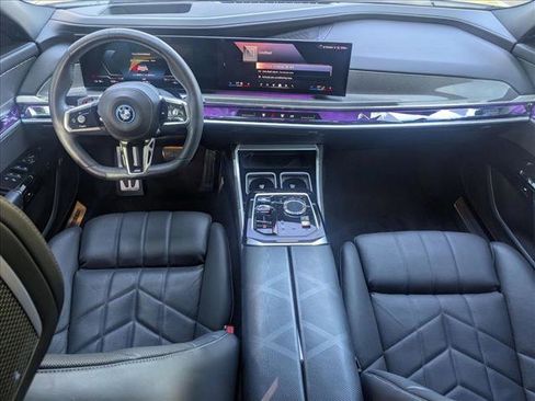 Used 2023 BMW i7 xDrive60 image 18