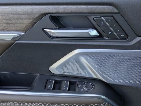New 2026 GMC Acadia Denali Ultimate w/ LPO, Floor Liner Package AWD/4WD image 26