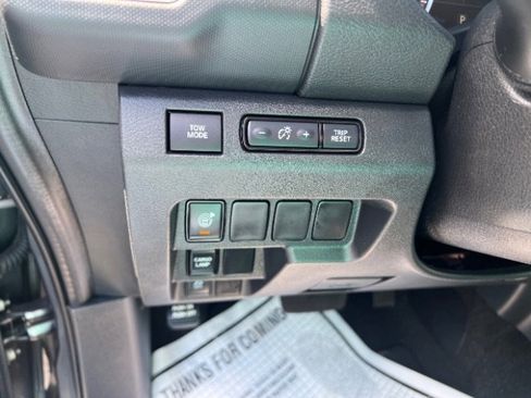 Used 2022 Nissan Frontier SV w/ Technology Package image 28