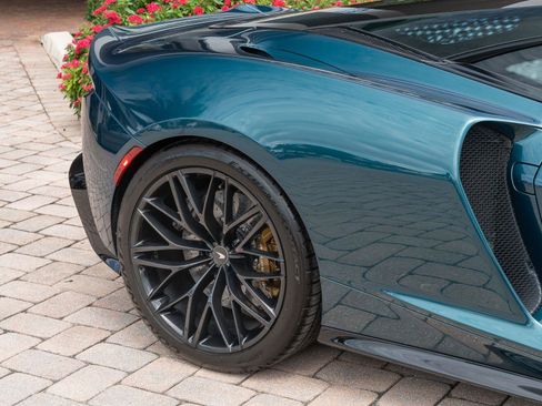 Used 2023 McLaren GT RWD image 15