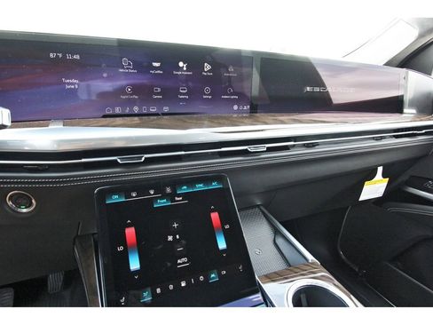 New 2026 Cadillac Escalade Platinum Sport w/ LPO, ONYX Package AWD/4WD image 17