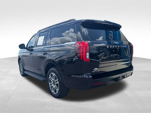 Used 2025 Ford Expedition Active AWD/4WD image 3