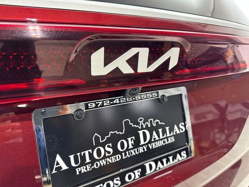 Used 2024 Kia Carnival LX FWD image 21
