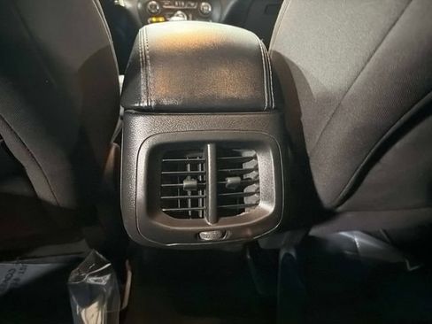 Used 2021 Jeep Cherokee Latitude FWD image 15
