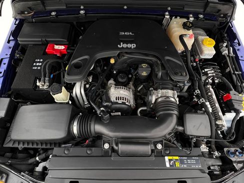 Used 2018 Jeep Wrangler Unlimited Sahara image 25