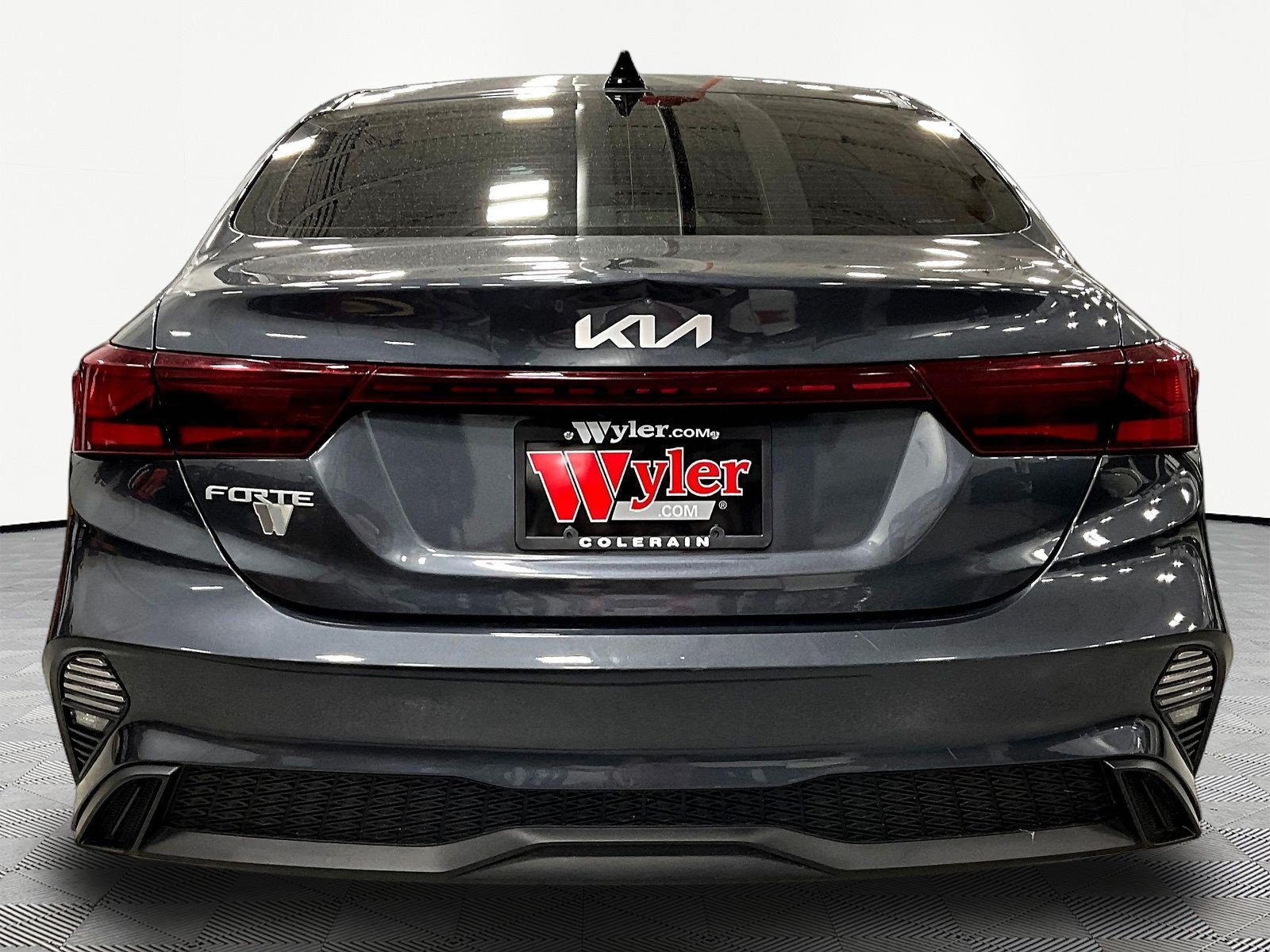 Used 2023 Kia Forte LXS w/ LXS Technology Package FWD image 5