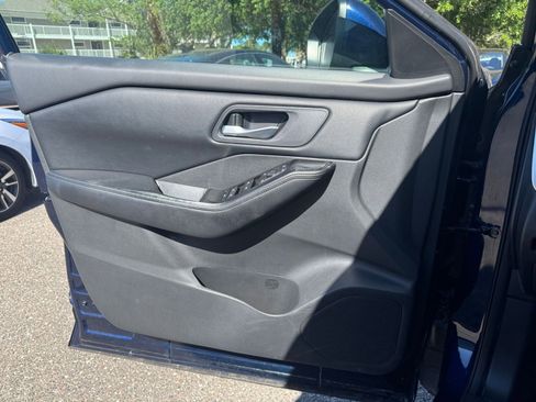 Used 2025 Nissan Rogue SV image 18