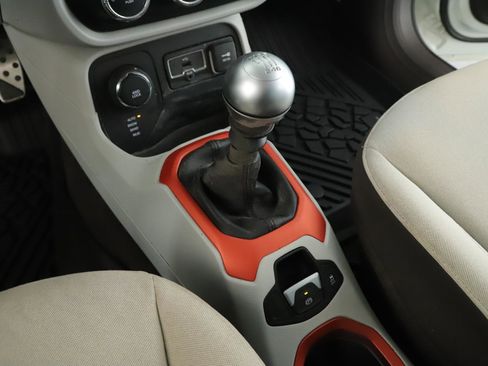 Used 2015 Jeep Renegade Latitude AWD/4WD image 14