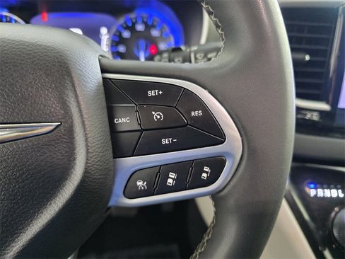 Certified 2023 Chrysler Pacifica Touring-L image 23