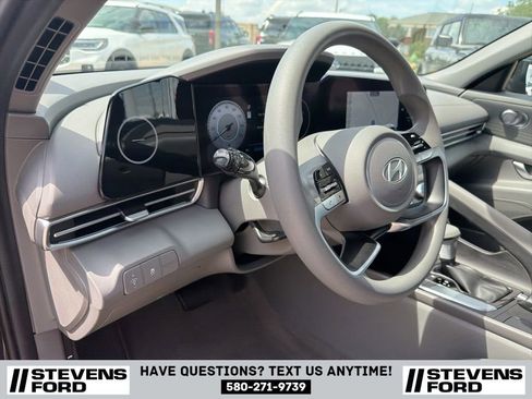 Used 2024 Hyundai Elantra SEL FWD image 15