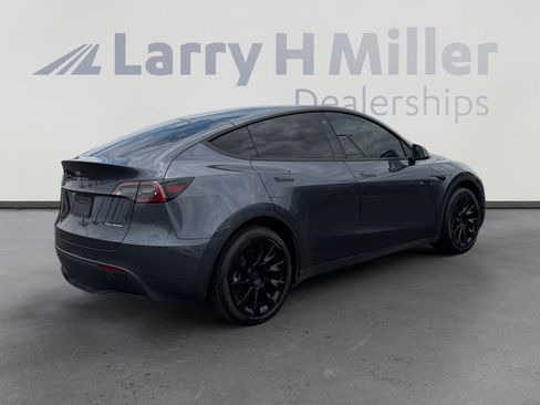 Used 2021 Tesla Model Y Long Range AWD/4WD image 5