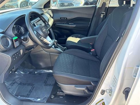 Used 2022 Nissan Kicks S image 11