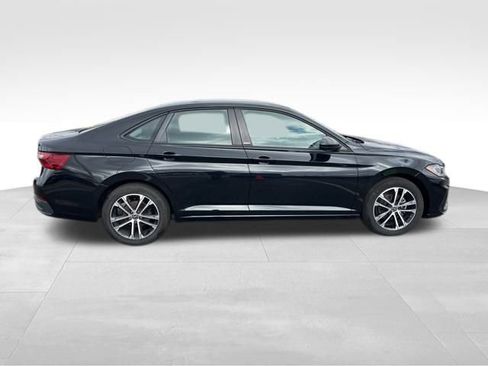 Used 2025 Volkswagen Jetta Sport image 8