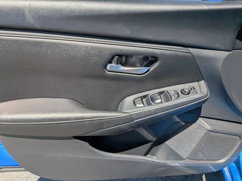 Used 2025 Nissan Sentra SV FWD image 11