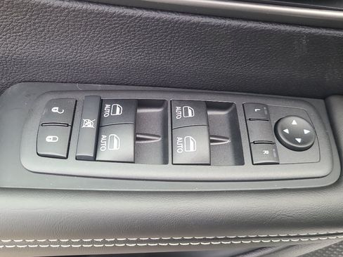New 2027 Chrysler Pacifica Select w/ Family Tech Group AWD/4WD image 12