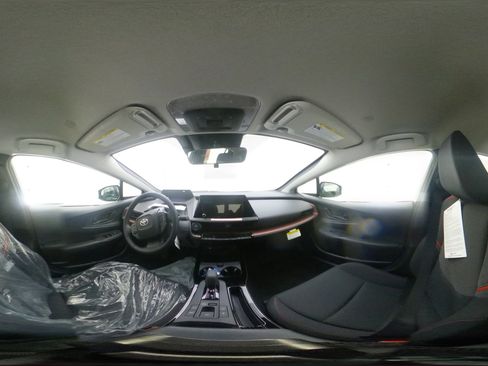 New 2026 Toyota Prius Plug-In Hybrid FWD image 33
