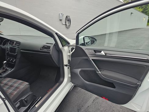Used 2017 Volkswagen GTI S FWD image 11