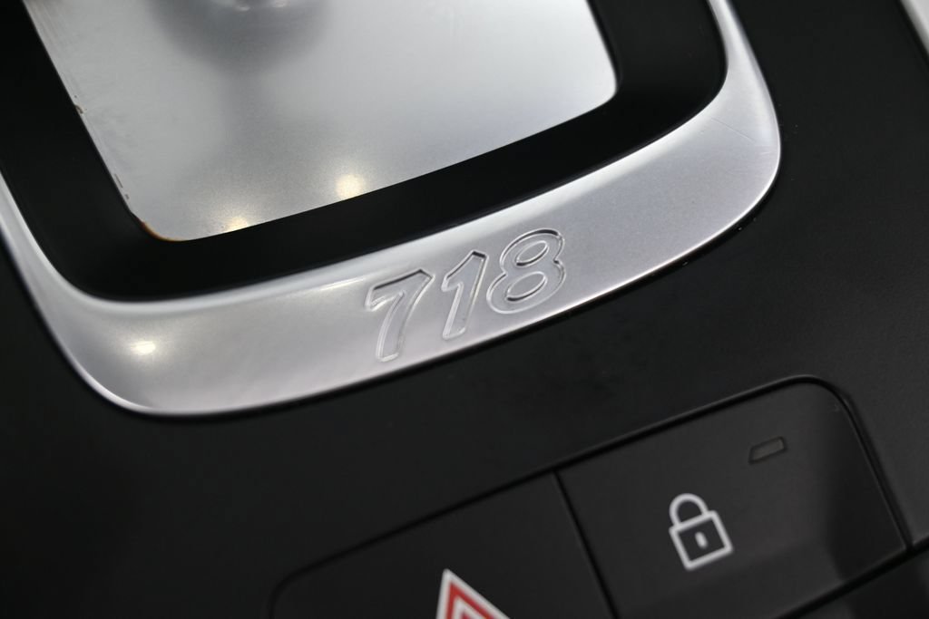 Used 2021 Porsche 718 Boxster RWD image 15