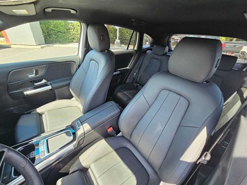 Used 2025 Mercedes-Benz GLA 250 image 21