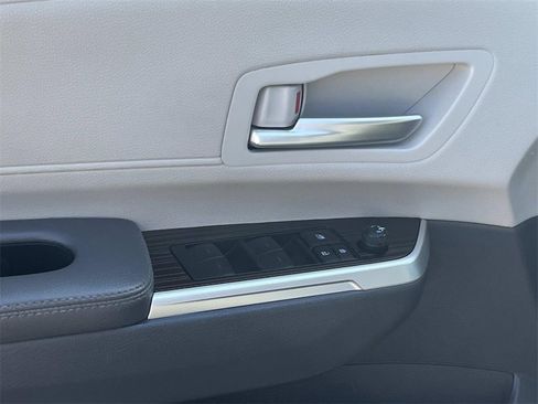 Used 2024 Toyota Sienna XLE image 12