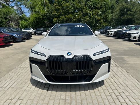 Used 2025 BMW 740i w/ Executive Package RWD image 5