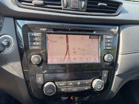 Used 2018 Nissan Rogue SV w/ Premium Package AWD/4WD image 11