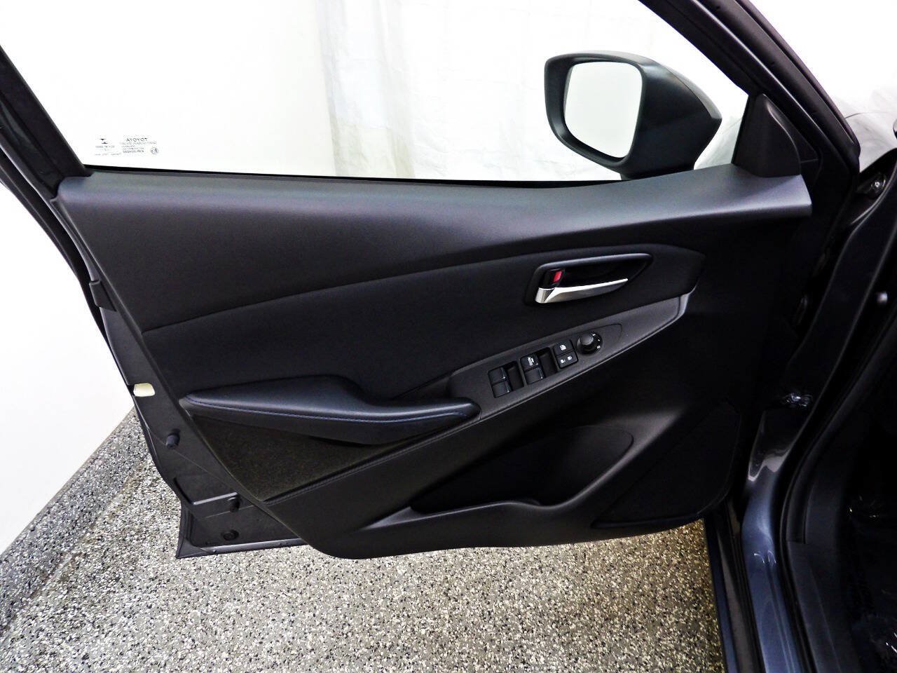 Used 2017 Toyota Yaris iA FWD image 7