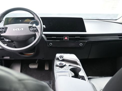 Used 2022 Kia EV6 Light image 15
