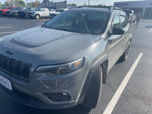 Used 2022 Jeep Cherokee Latitude image 2