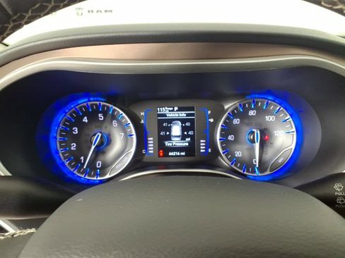 Used 2023 Chrysler Voyager LX FWD image 17