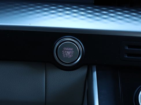 Used 2024 Kia Carnival LX image 22