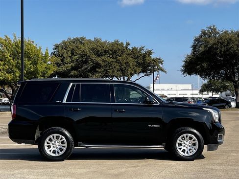 Used 2017 GMC Yukon SLT image 3