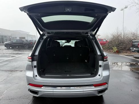New 2025 Jeep Grand Cherokee Overland AWD/4WD image 38