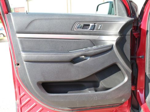 Used 2018 Ford Explorer XLT w/ Equipment Group 202A image 9