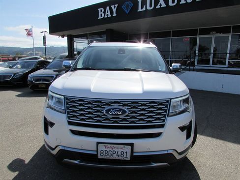 Used 2018 Ford Explorer Platinum AWD/4WD image 2