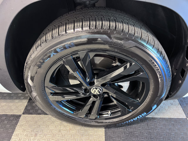 Certified 2025 Volkswagen Atlas Cross Sport SEL R-Line AWD/4WD image 10