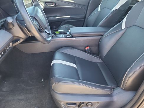 Used 2025 Toyota Camry SE FWD image 12