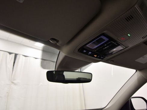 Used 2025 Volkswagen Atlas SEL image 28