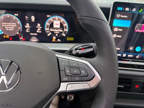 New 2026 Volkswagen Tiguan SE R-Line FWD image 17