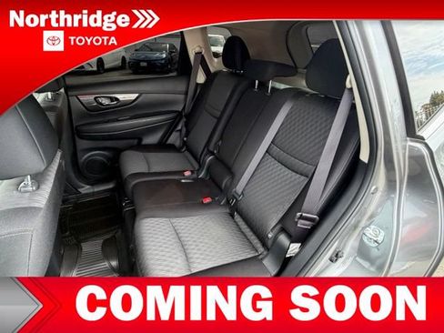 Used 2019 Nissan Rogue SV w/ Premium Package FWD image 7
