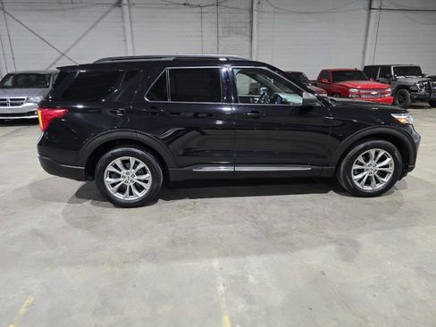 Used 2020 Ford Explorer XLT w/ Equipment Group 202A AWD/4WD image 13