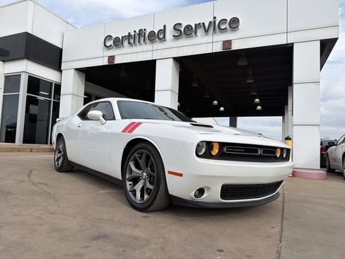 Used 2016 Dodge Challenger SXT Plus image 1