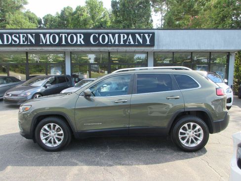Used 2019 Jeep Cherokee Latitude w/ Popular Appearance Group FWD image 8
