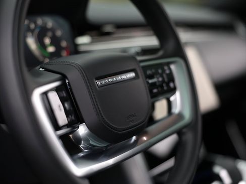 Used 2025 Land Rover Range Rover SE image 34