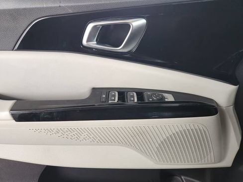 Used 2022 Kia Carnival EX FWD image 21